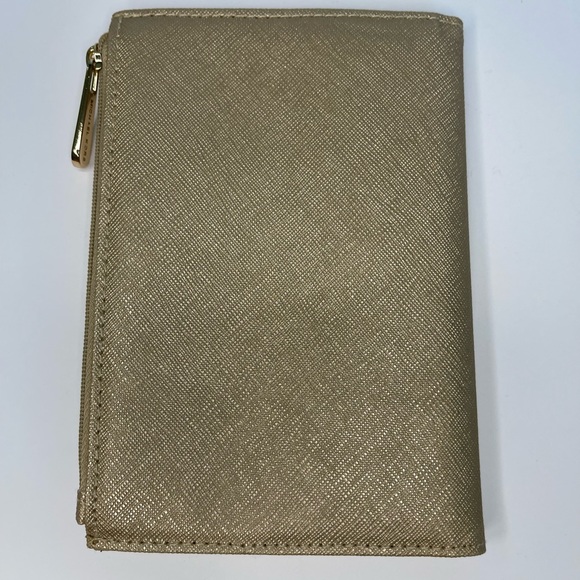 Michael Kors Passport Holder & Wallet - Picture 2 of 4